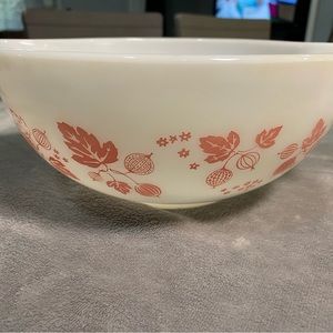 Vintage Pyrex pink/white gooseberry 2.5 qt